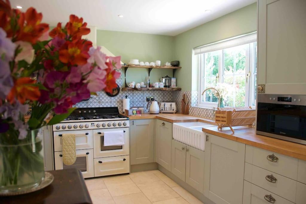 Canal View 2 Bedrooms End Of Terrace Chichester Exterior foto